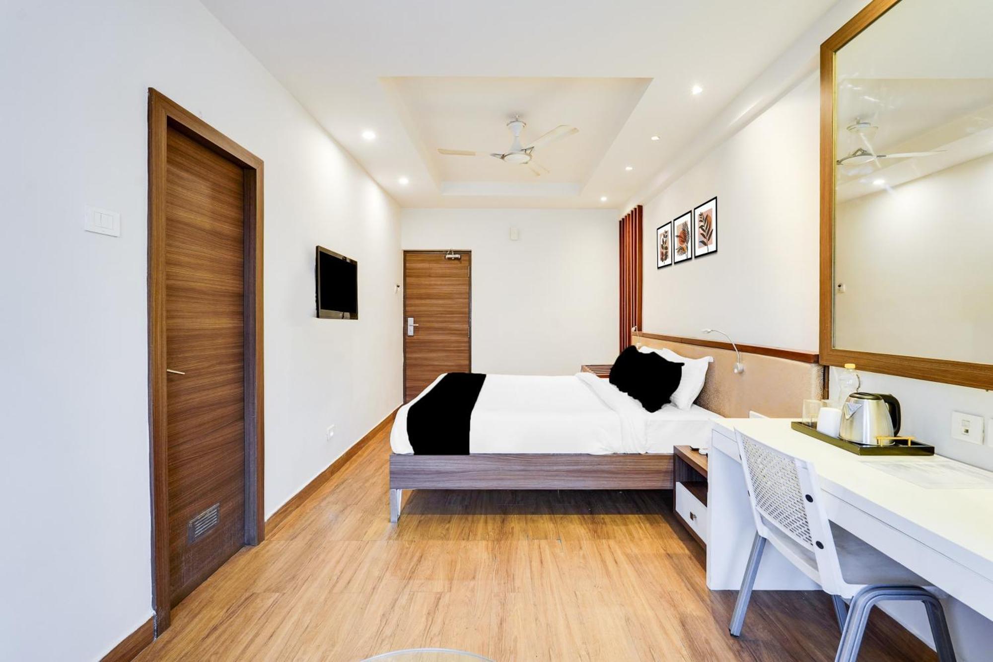 Super Townhouse Oak Kodambakkam Formerly Cine City شيناي المظهر الخارجي الصورة