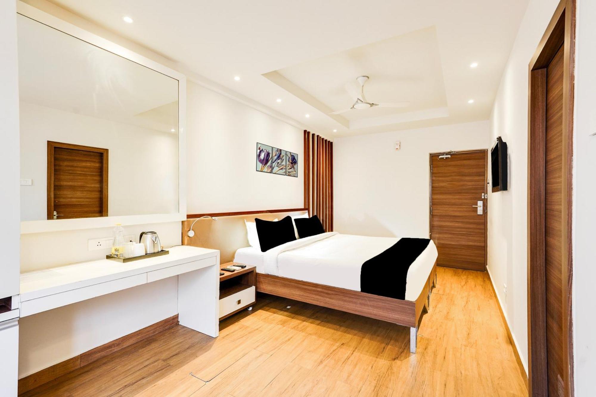Super Townhouse Oak Kodambakkam Formerly Cine City شيناي المظهر الخارجي الصورة